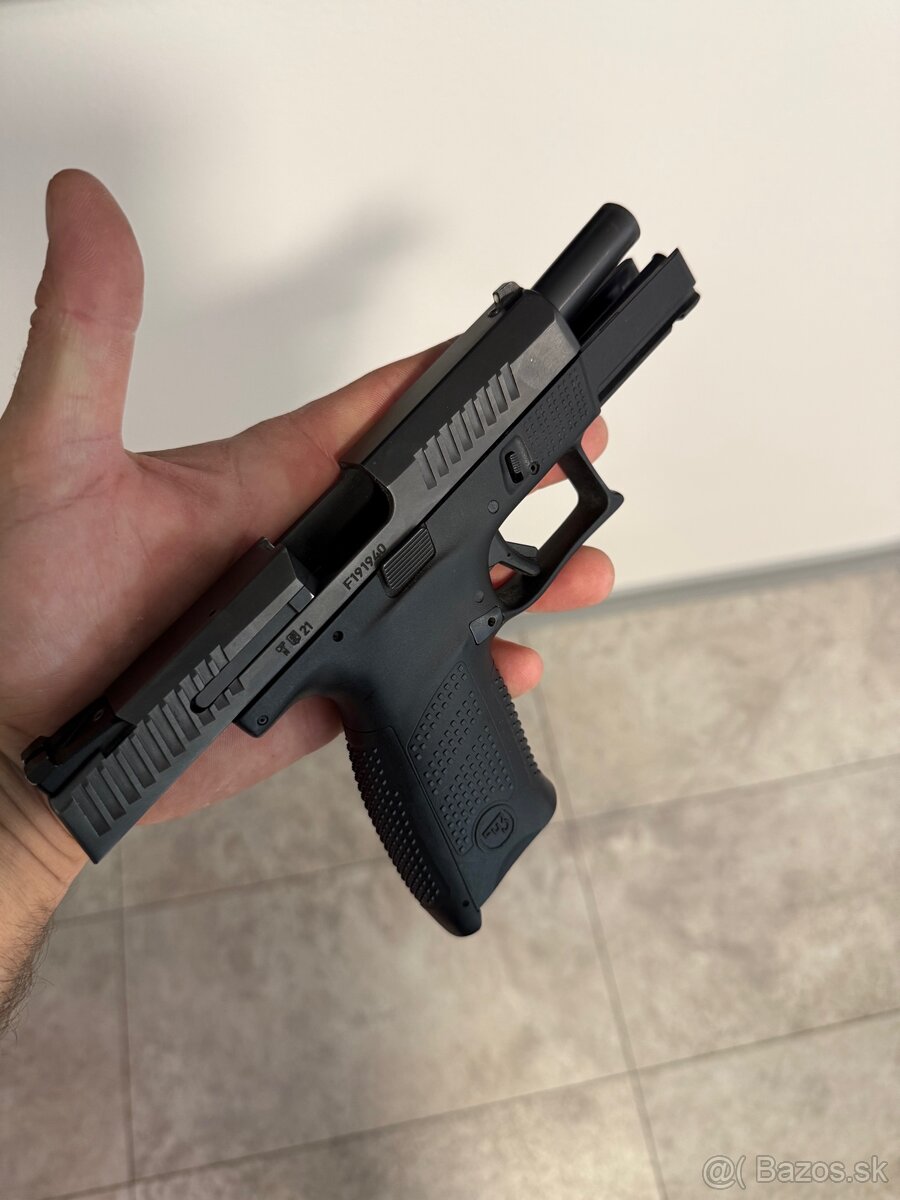 Pištoľ ČZ P10 C - 3