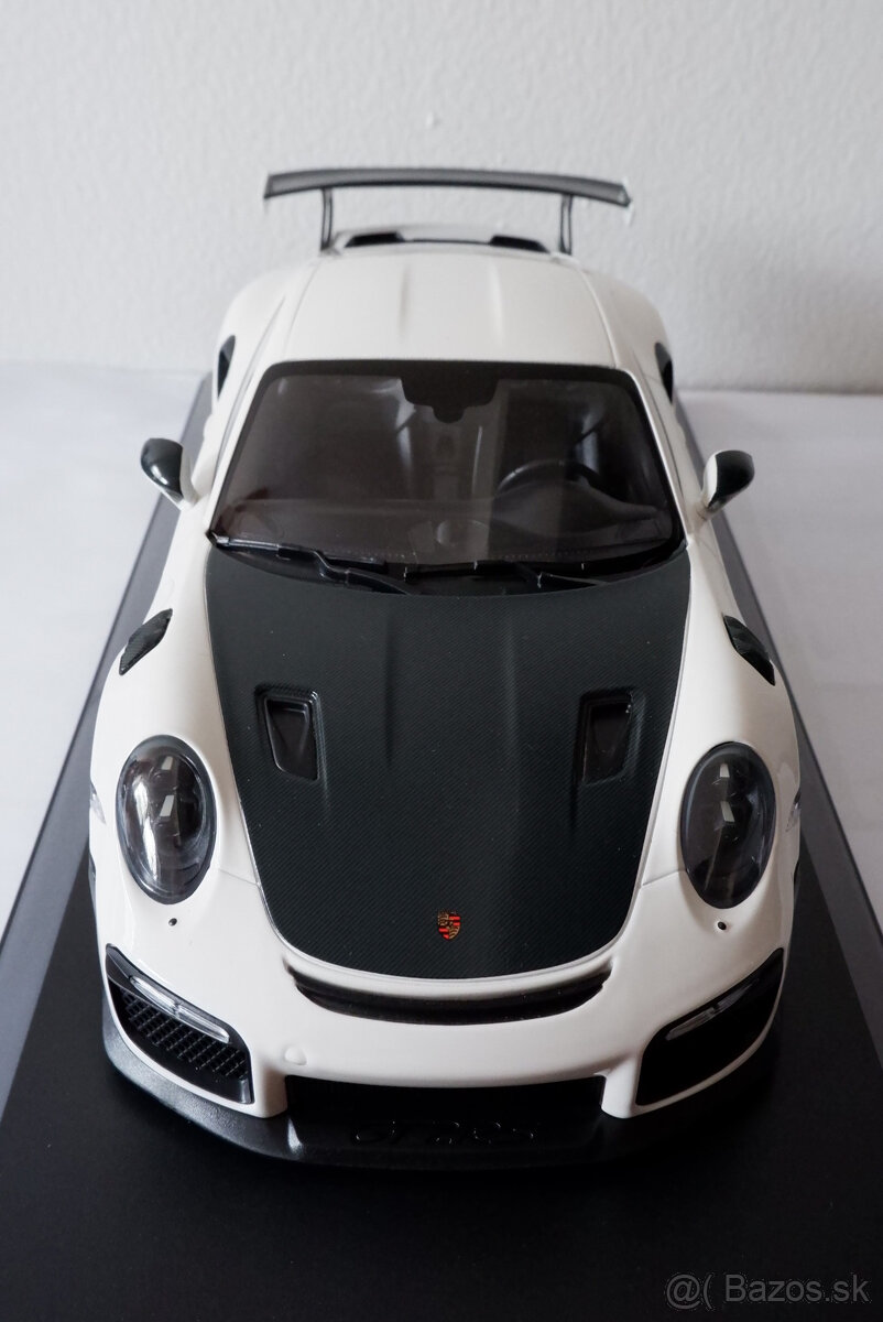 Porsche 911 GT2RS White/Black - 3