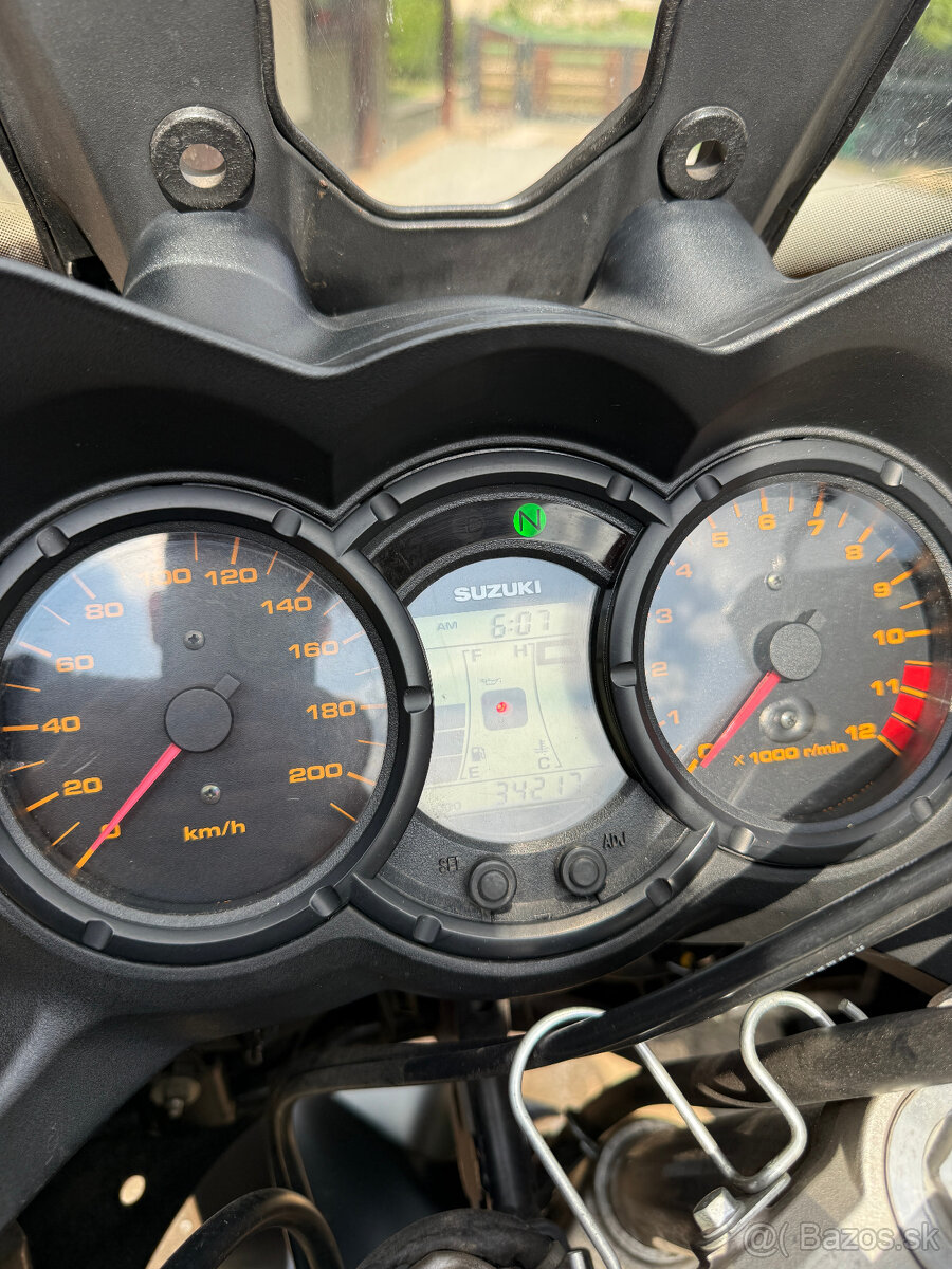 Suzuki DL650 V-Strom - 3
