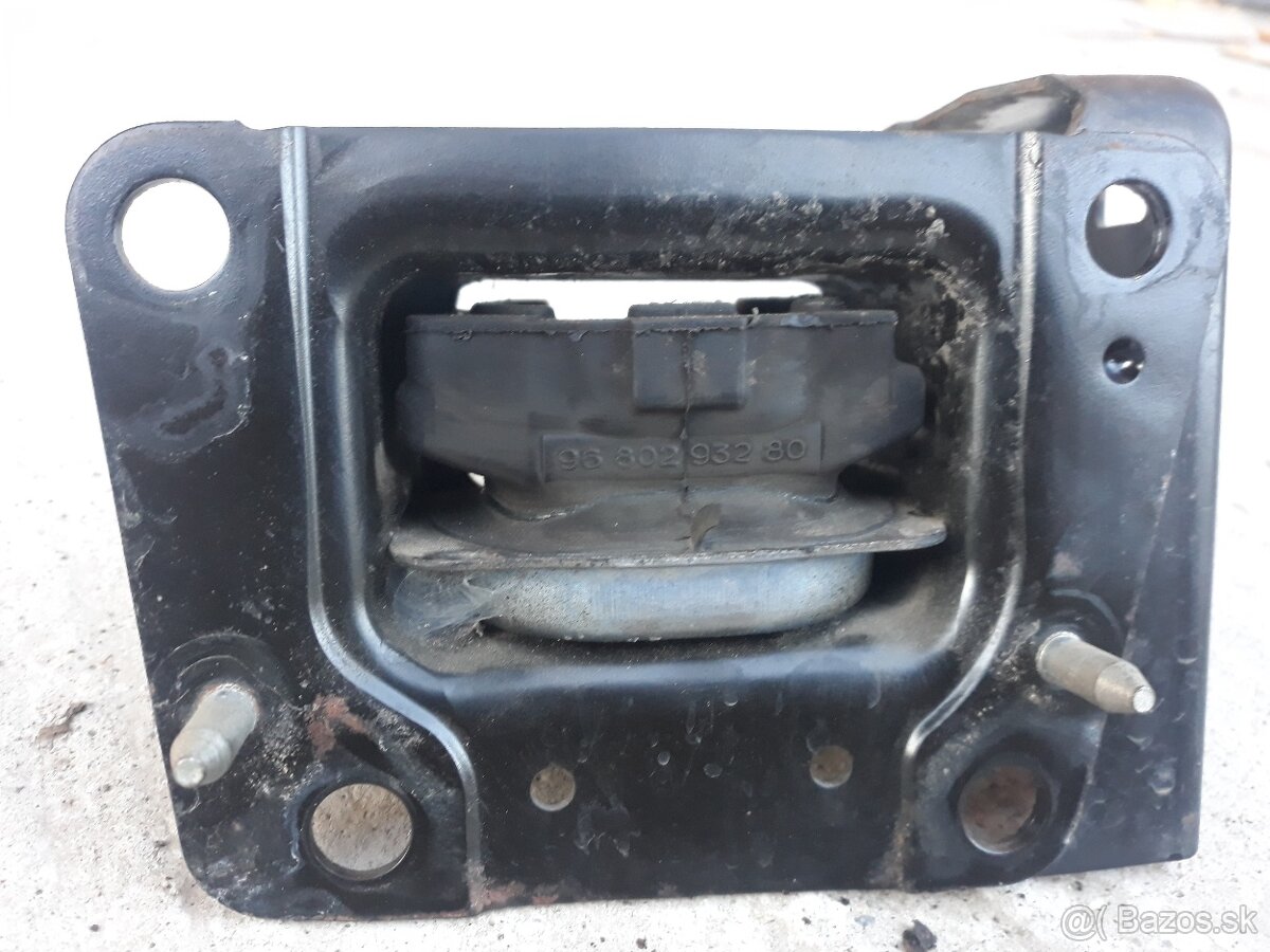 Citroen C3 1,4 KFV držiaky motora - 3
