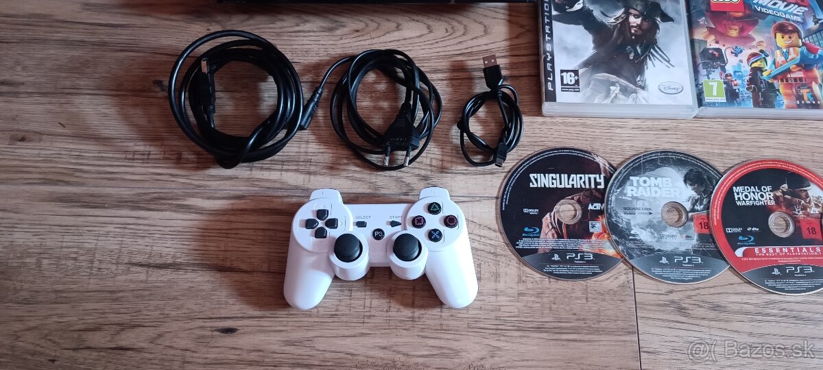 Ps3 super slim s hrami - 3