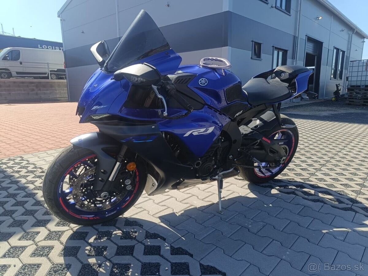 Yamaha R1 - 3