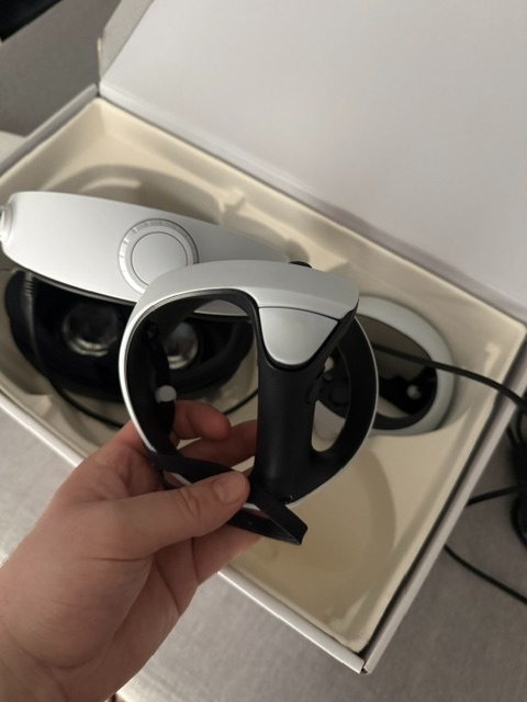 PlayStation VR2 + PlayStation VR2 - PC Adapter - 3