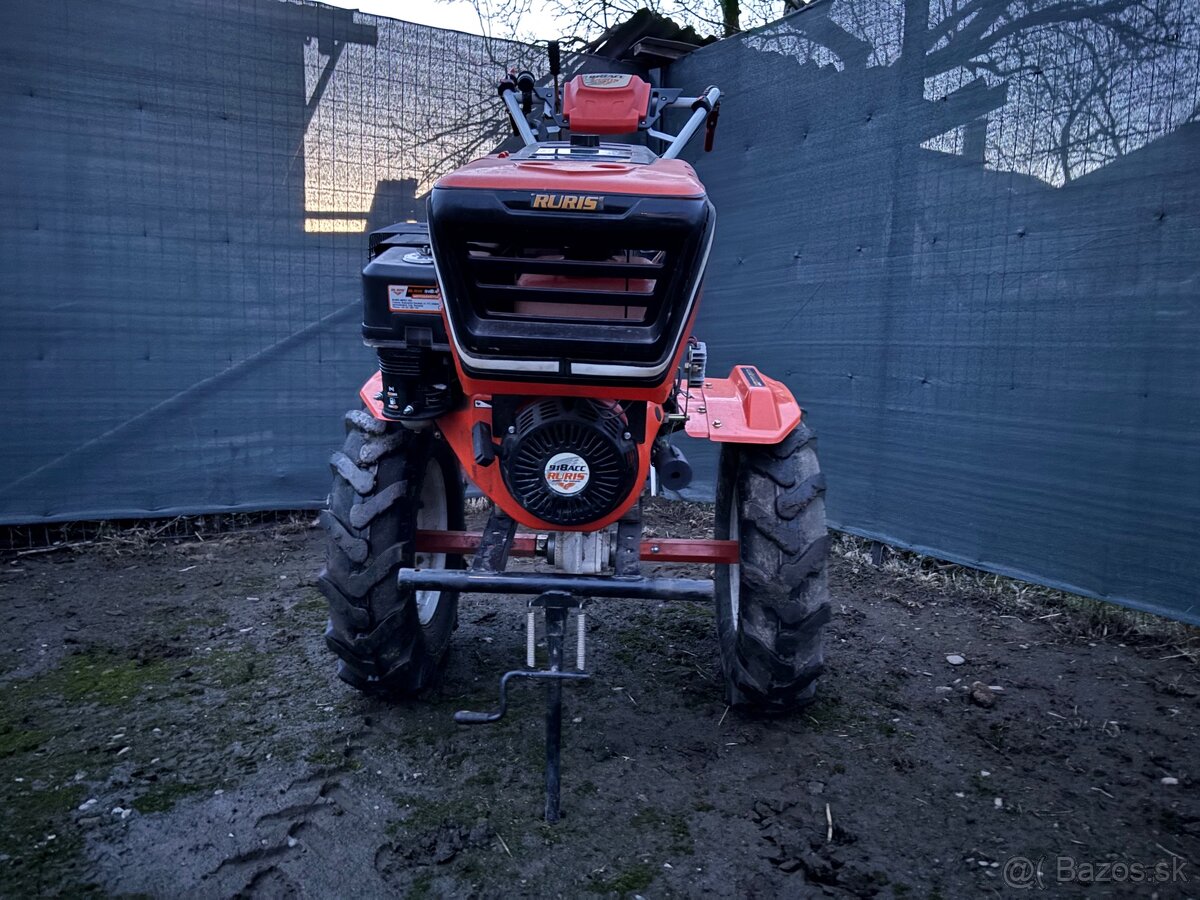 Predám kultivátor s vlečkou a príslušenstvom - 3