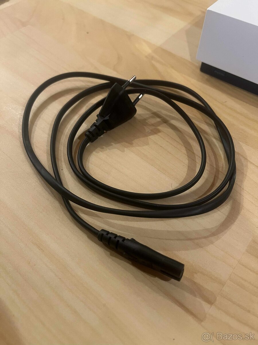 Predám Xbox One S + 2 originálne ovládače - 3