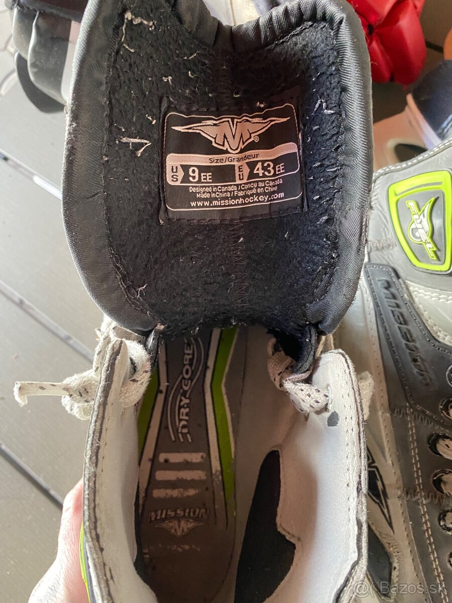 Hokejová výstroj aj s taškou. - 3