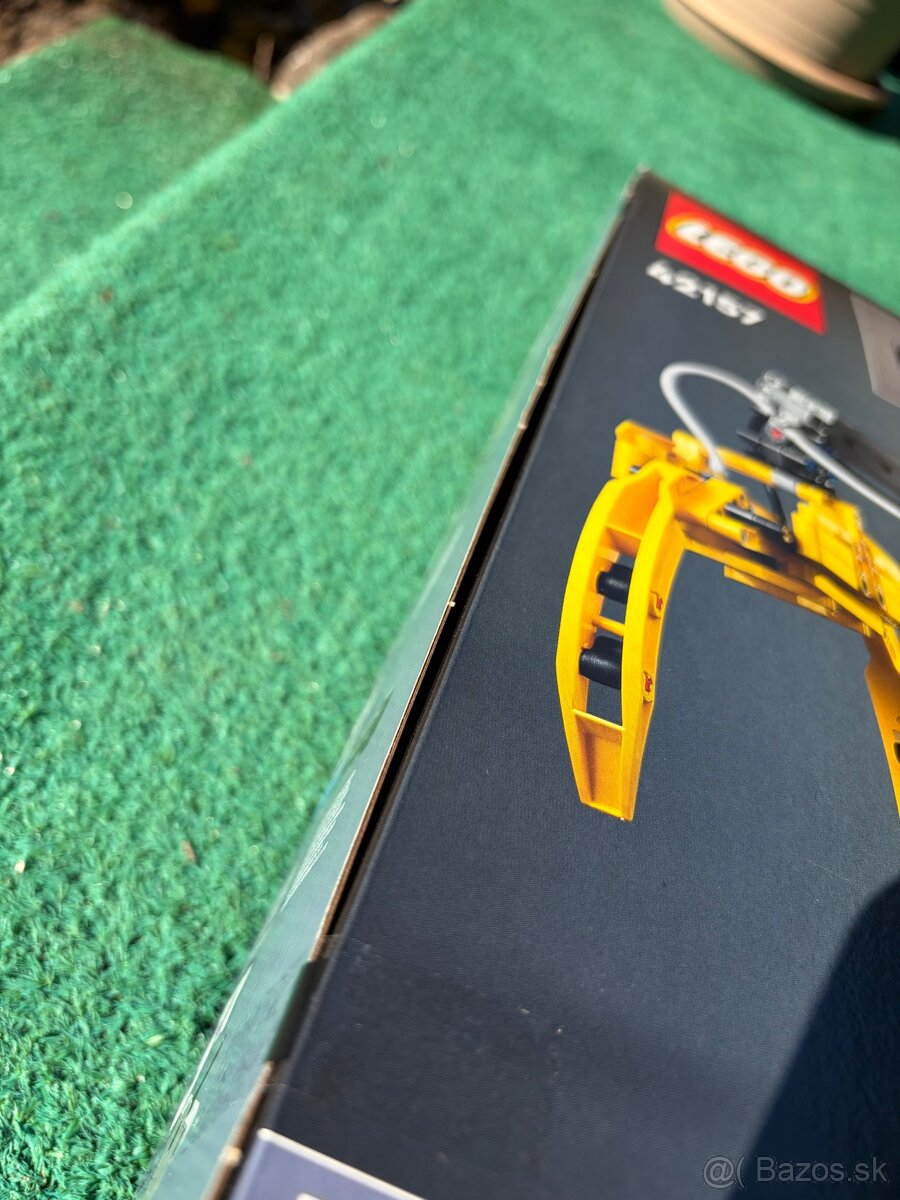 Lego Technic 42157 John Deere 948L-II Skidder - 3