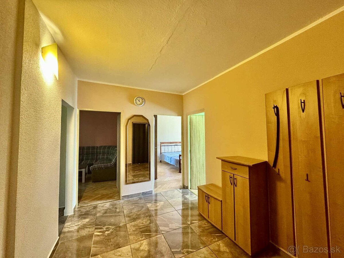 Prenájom 3,5- izbový byt s balkónom a loggiou vo VK - 3