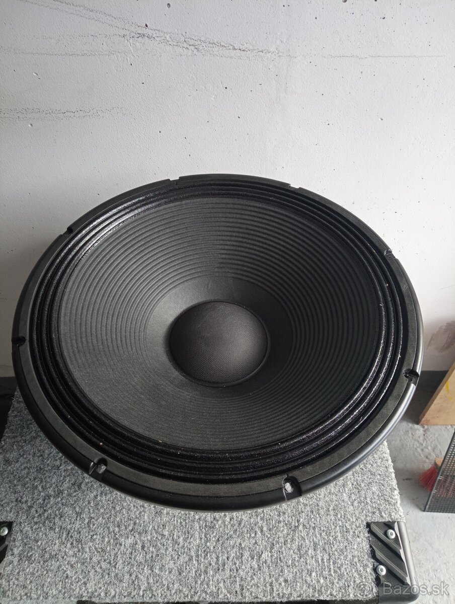 RCF LF 18G401 18" 2 ks - 3