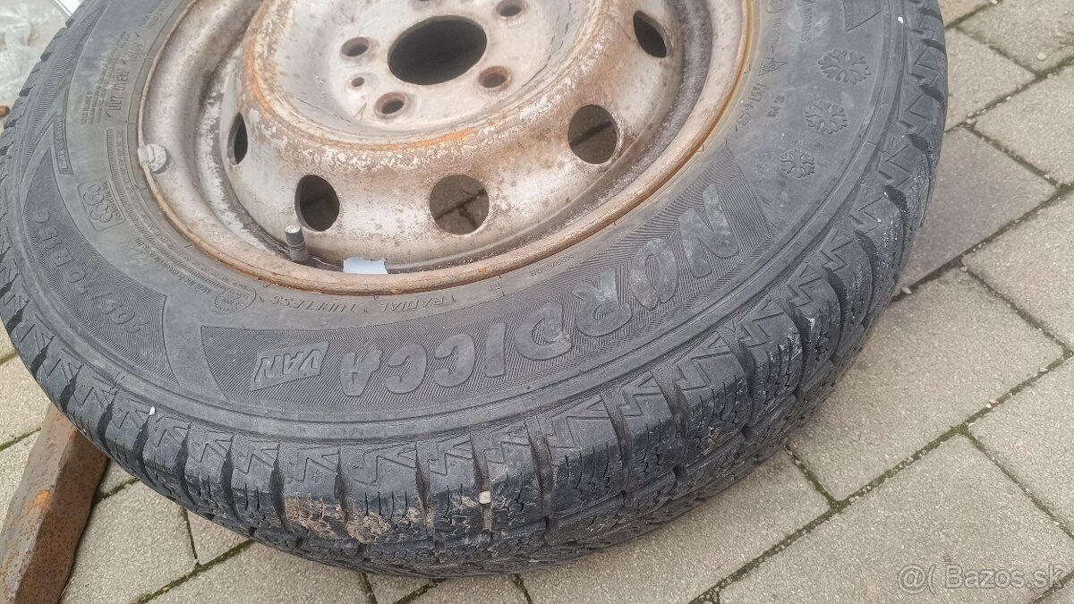 Pneumatiky 215/65 r 15c zimne - 3