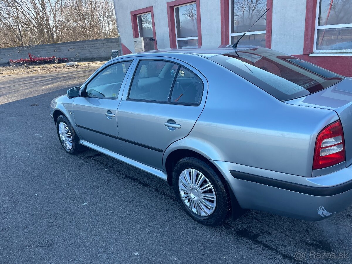 Predam Škoda Octavia 1.6 75 kw benzin. - 3