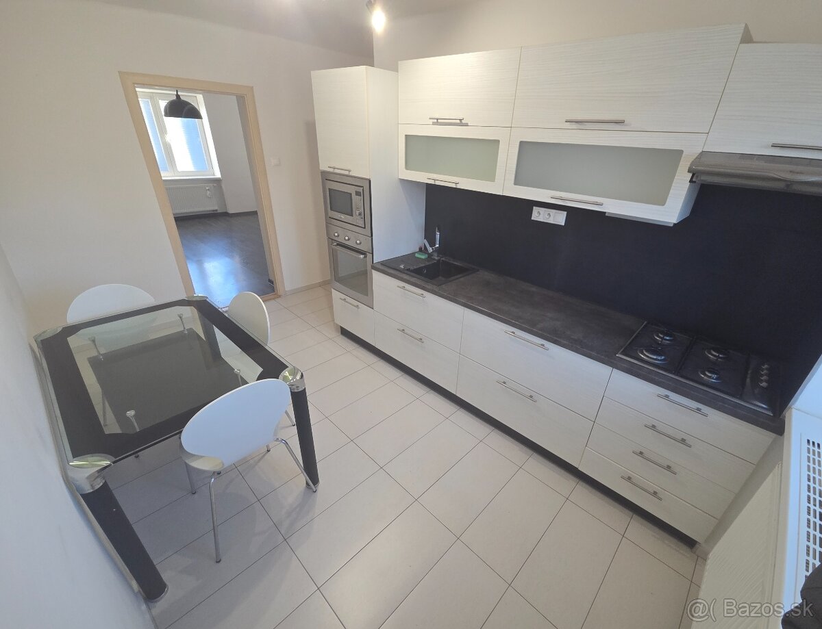 Na predaj 2 izbový byt s balkónom v Poprade centrum - 3