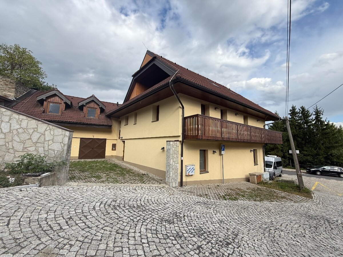 Na predaj 3-izbový podkrovný byt s loggiou v historickom cen - 3