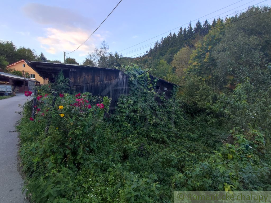 Ponúkame na predaj pozemok v Kolároviciach pri Bytči s roz - 3