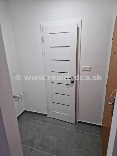 Predáme zrekonštruovaný 2-izbový byt v Trenčíne - 3