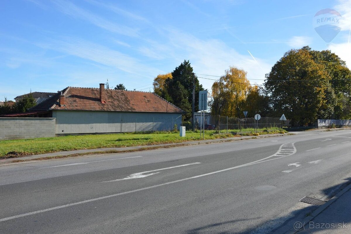 Predaj stavebný pozemok + právoplatné stavebné povolenie + p - 3