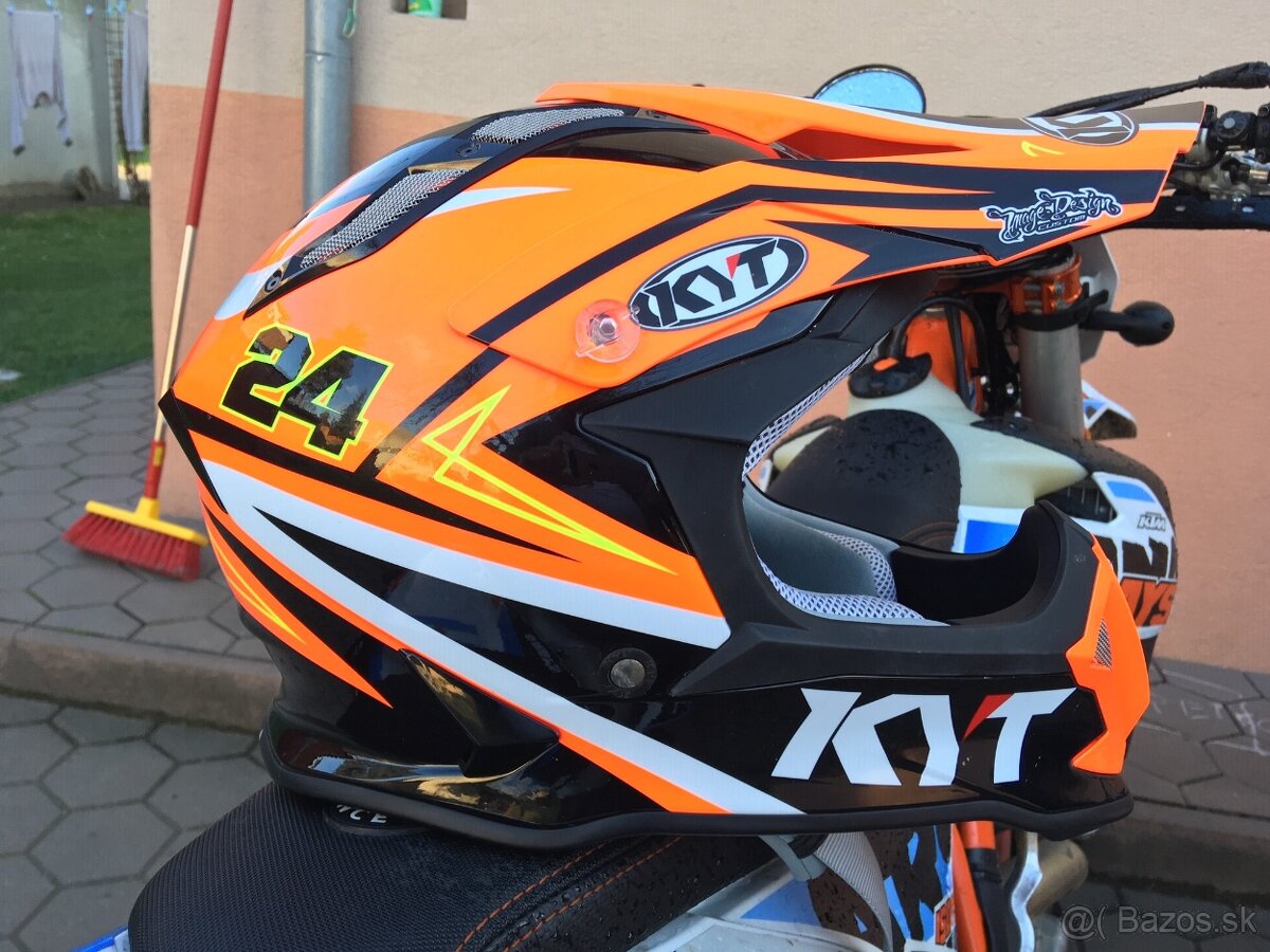 Karbonova MX Prilba KYT - 3