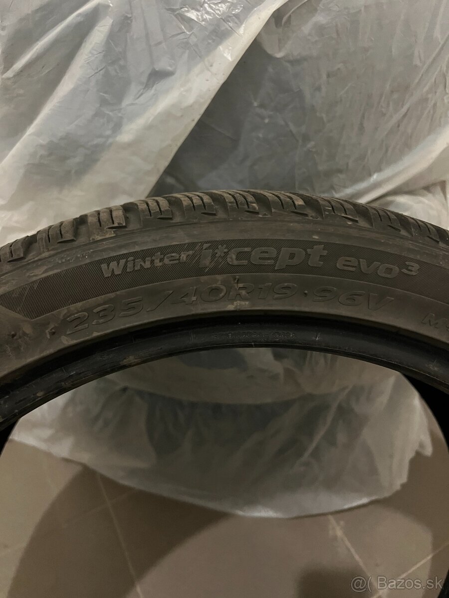 Hankook zimné 235/40 R19 - 3