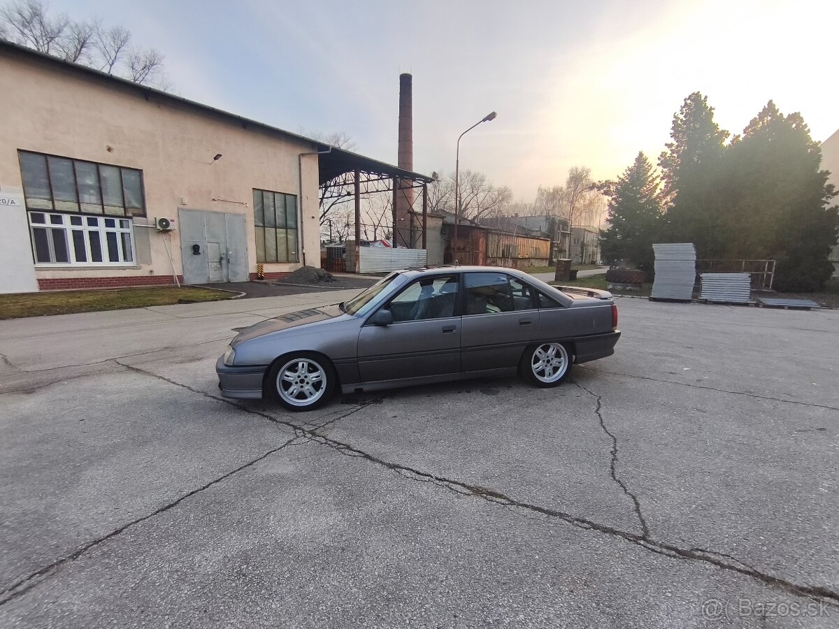 Opel Omega A 3000 - 3