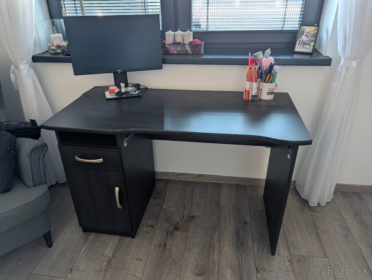 Predám stôl, knižnicu, komodu - 3