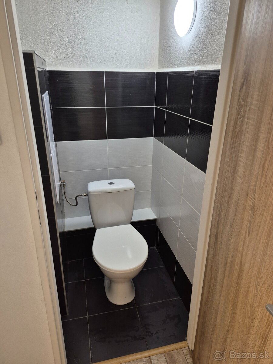 Jednoizbový, kompletne zrekonštruovaný byt s balkónom v RA - 3