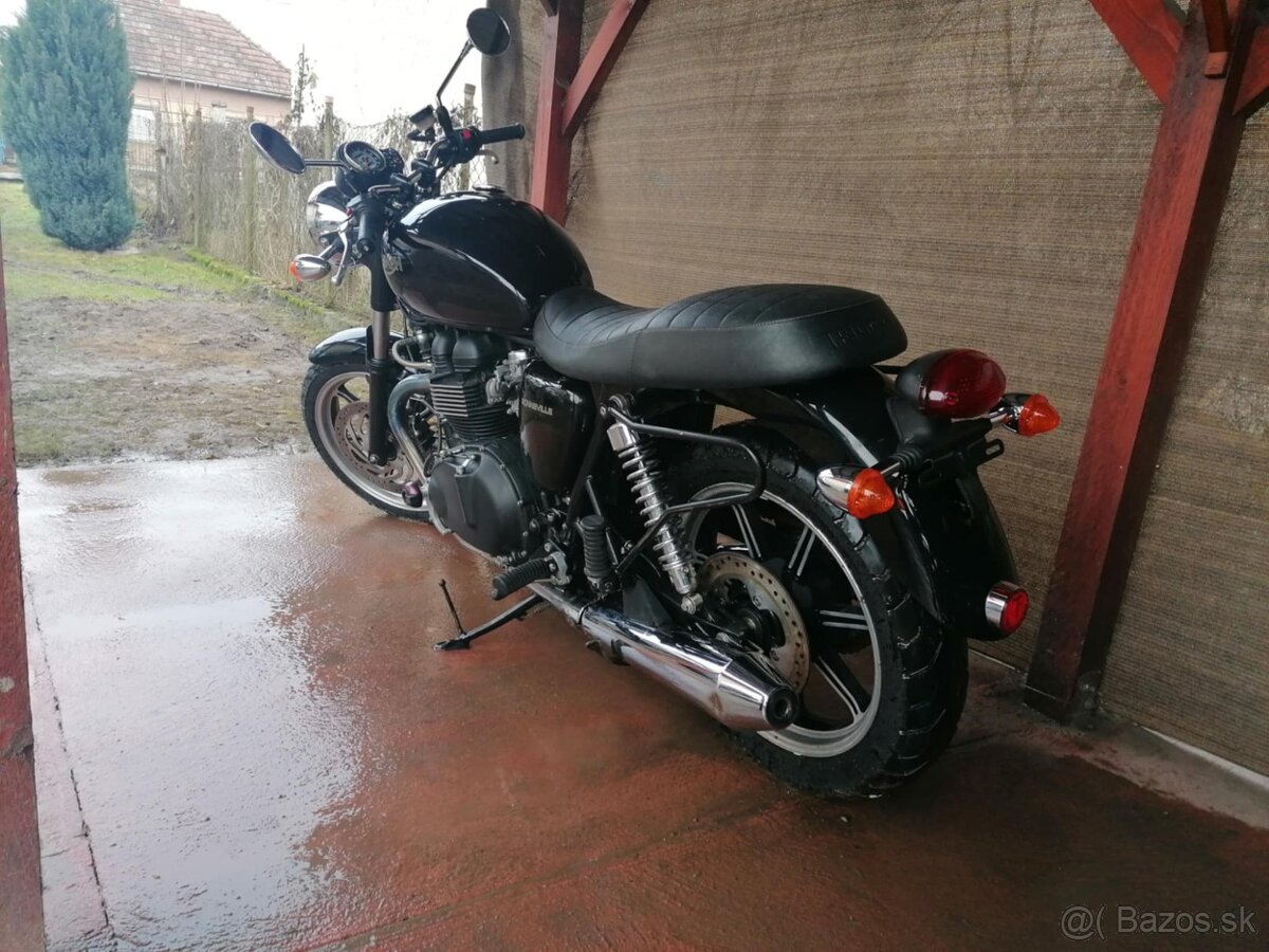 Triumph Bonneville 900 - 3