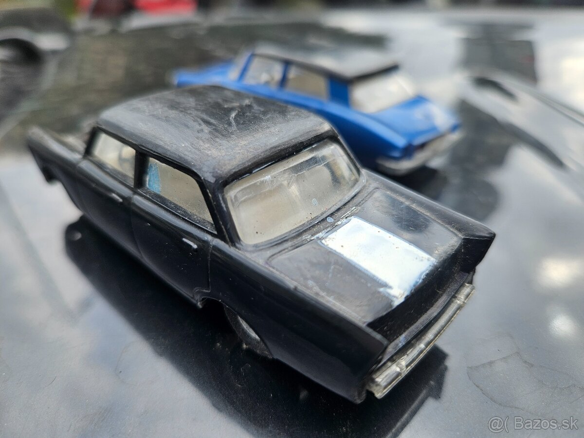 Stare hracky,auticka Citroen , Alfa Romeo - 3