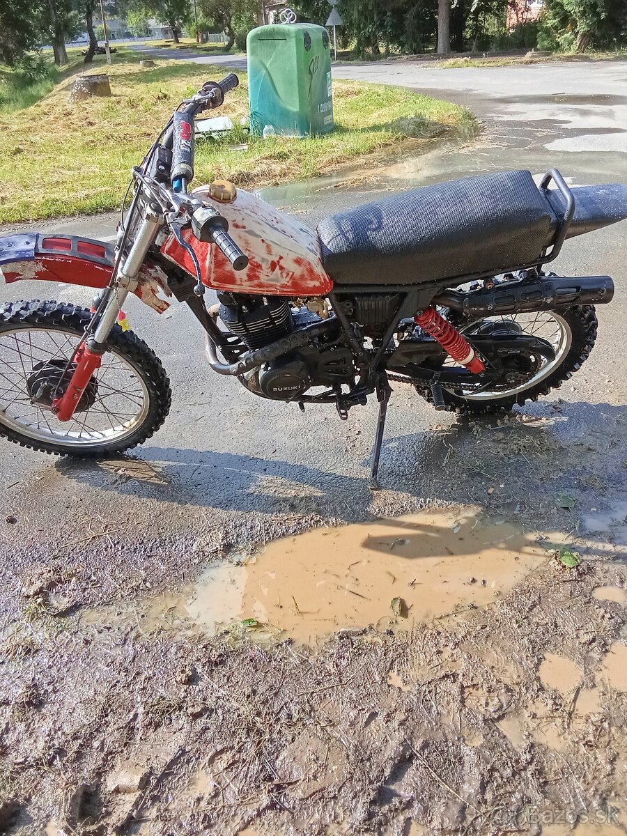 Suzuki dr500