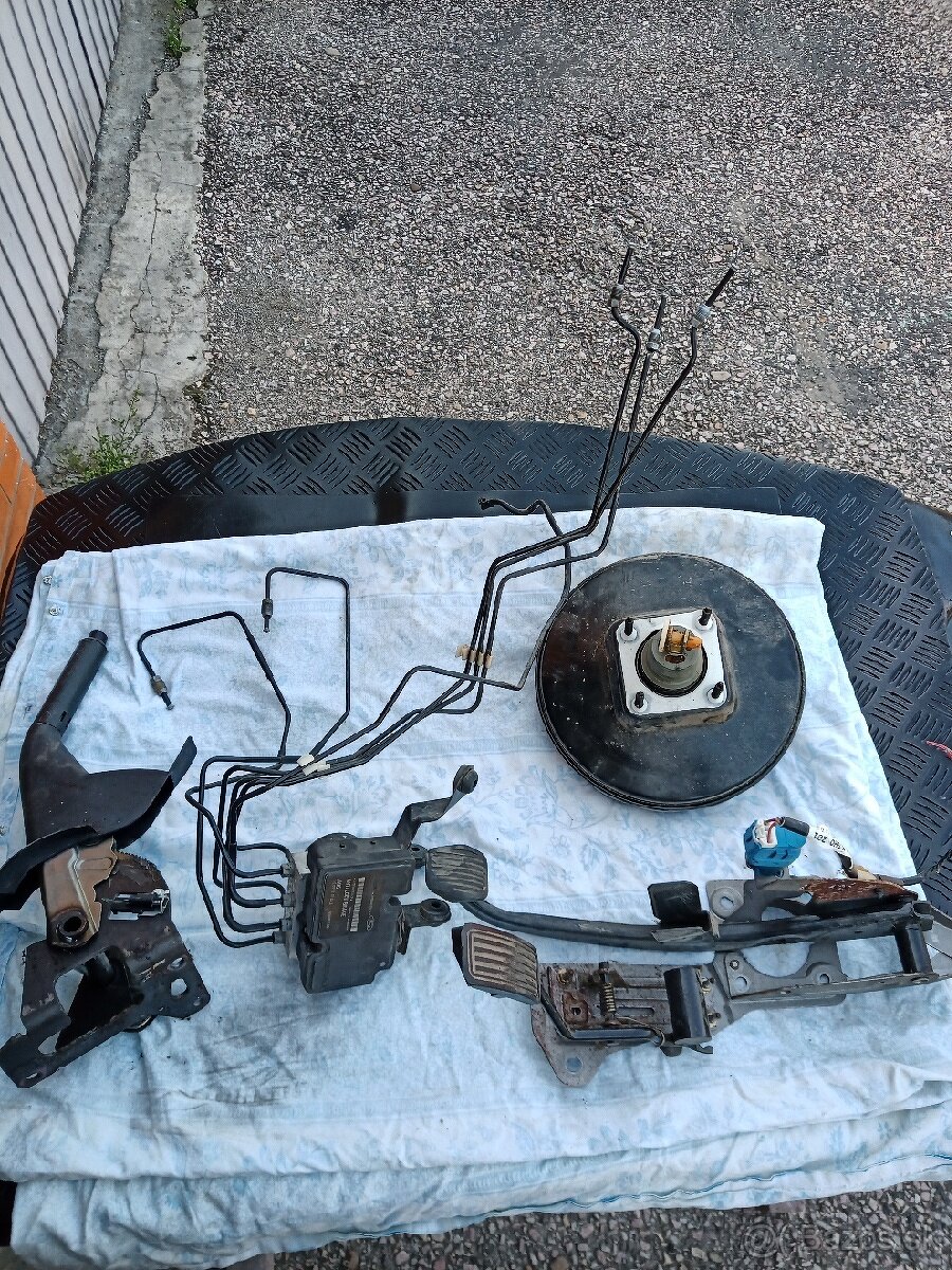 Rozpredam Mazda 3 1,4b 2004 - 3