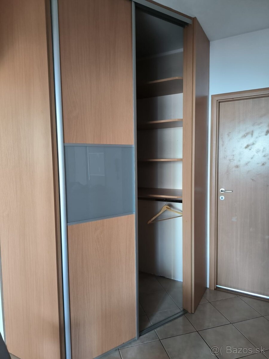 Dve skrine do chodby, vstavaná skriňa. - 3