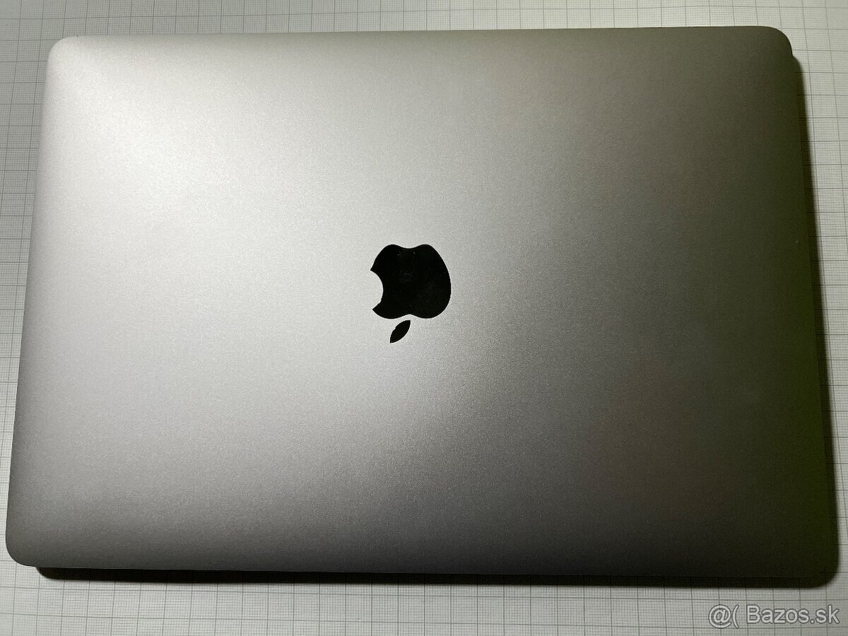Predám Macbook Pro M2 - 3