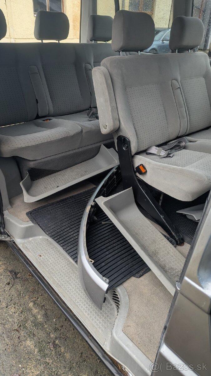 Rozpredám interiér T4 caravelle 2.5TDI 111kw - 3