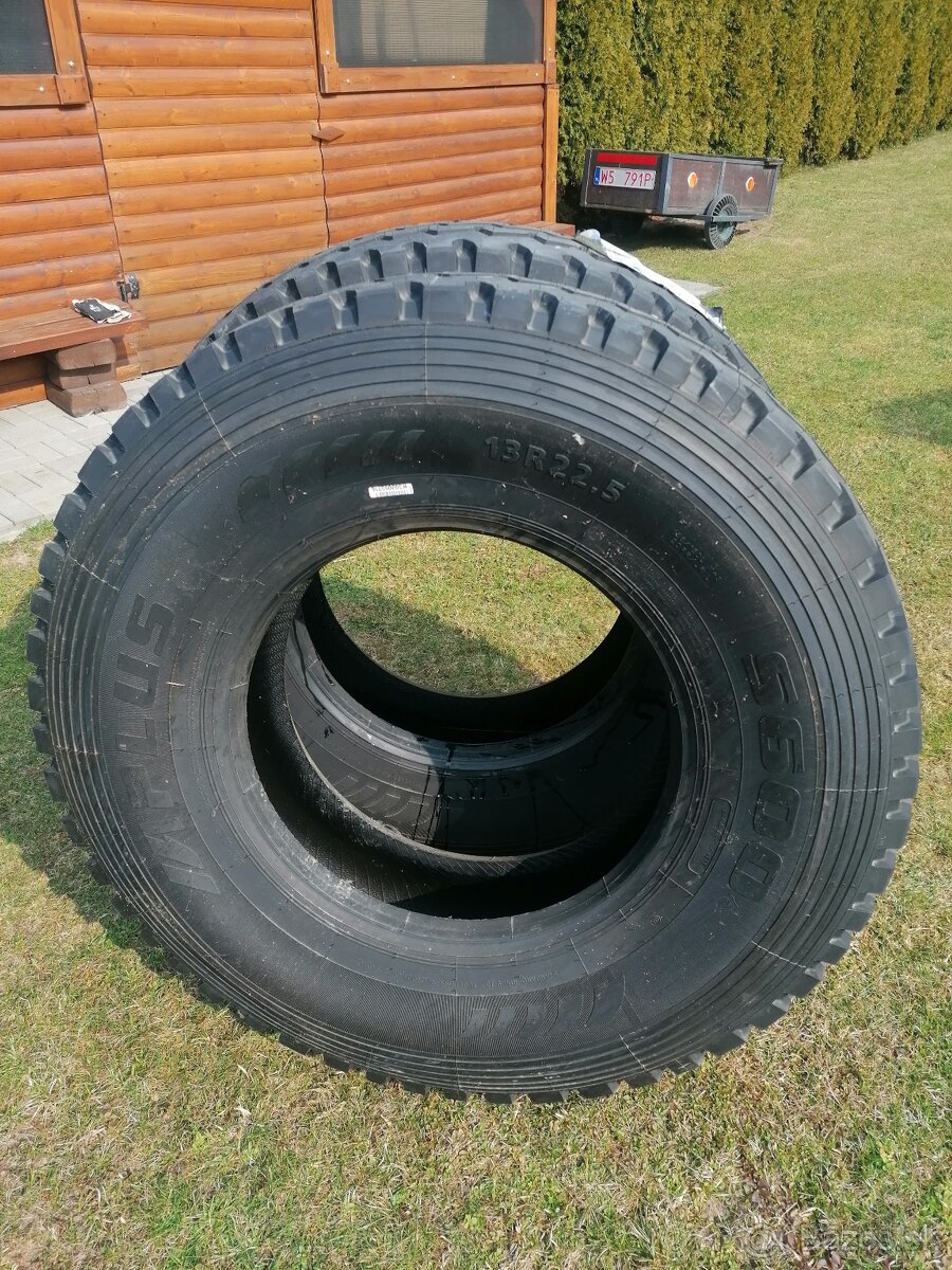 Nakladne pneumatiky 13R 22,5 - 3