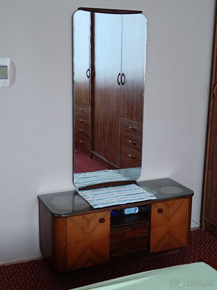 predám starožitný nabytok - 3