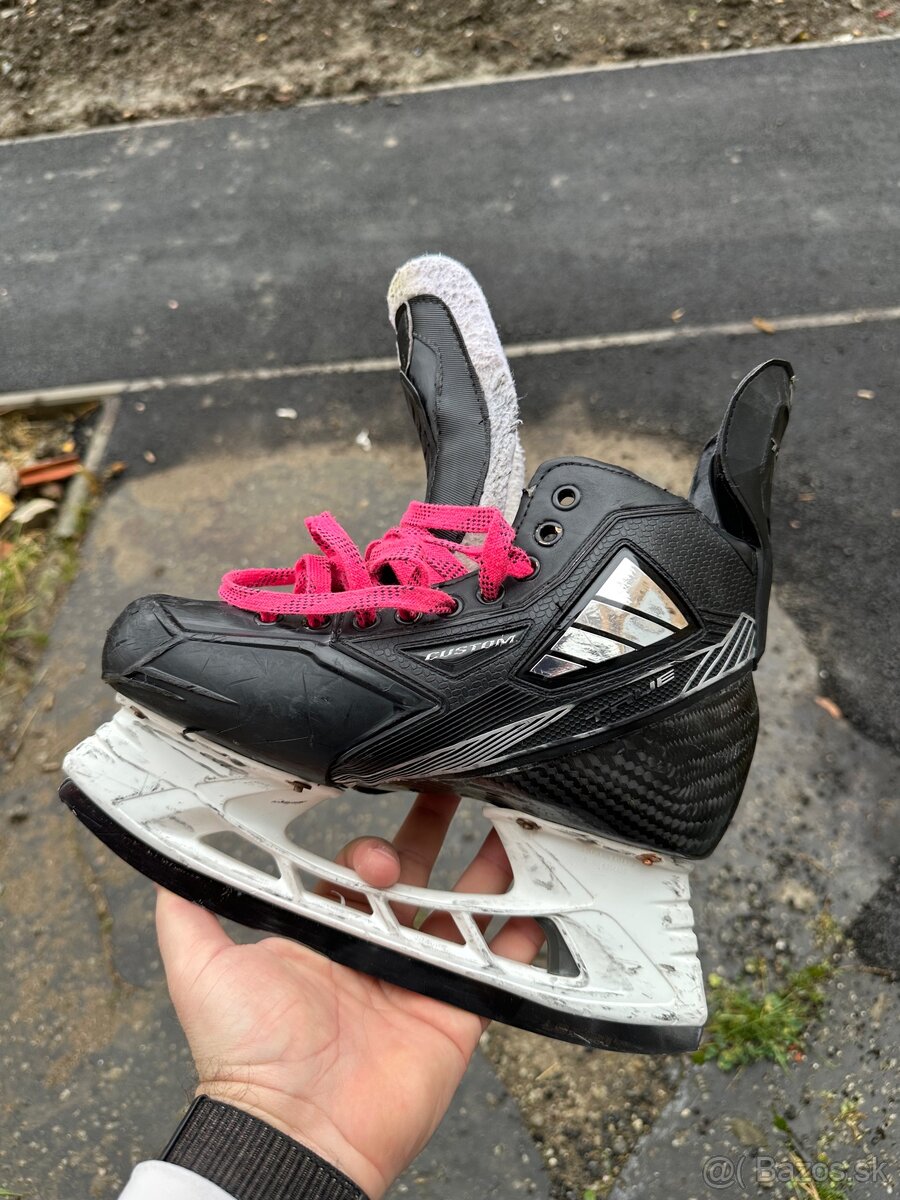 Korcule na hokej True Custom - 3