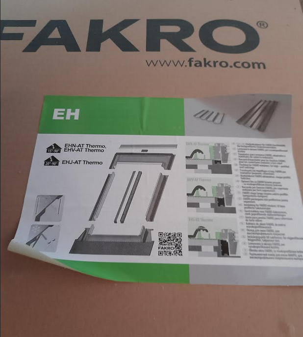 Fakro FTP-V U4-drevené okno 78x140 cm + tesniace lemovanie - 3