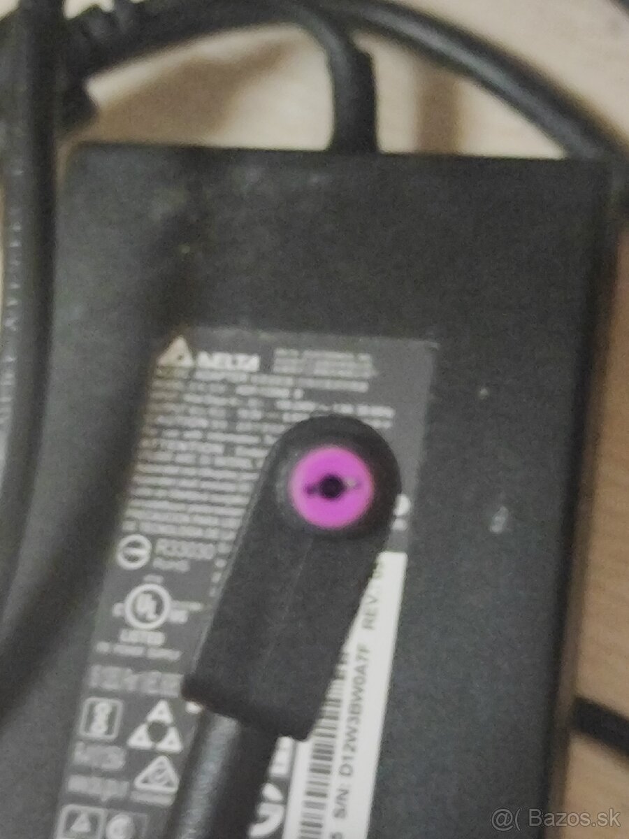 Predám funkčnú nabijačku na notebook Acer - 3