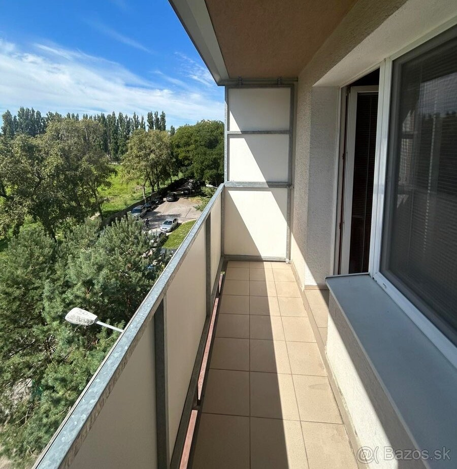 Veľkometrážný 2-izbový byt - 3