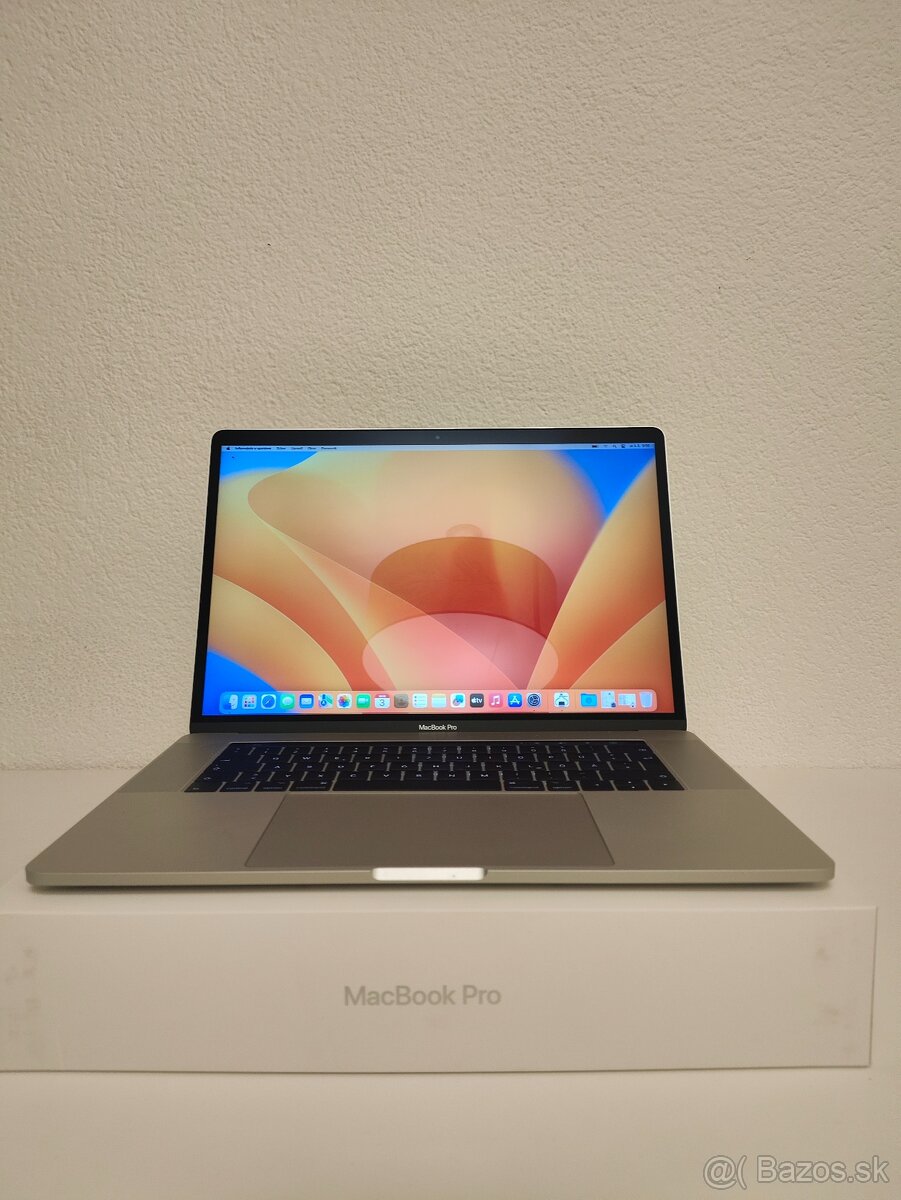 MacBook Pro 15 2017 | i7 • 16GB • 512GB SSD - 3