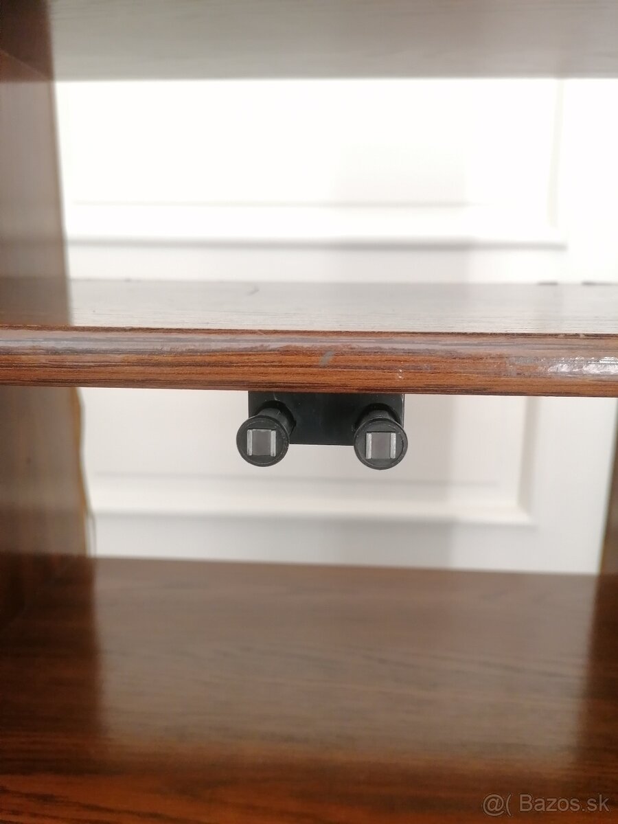 Skrinka pod TV - 3