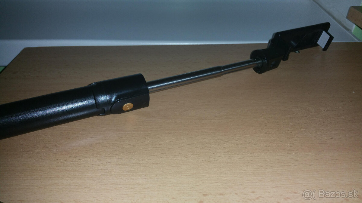 Bluetooth selfie tyč so vstavaným stojanom - 3