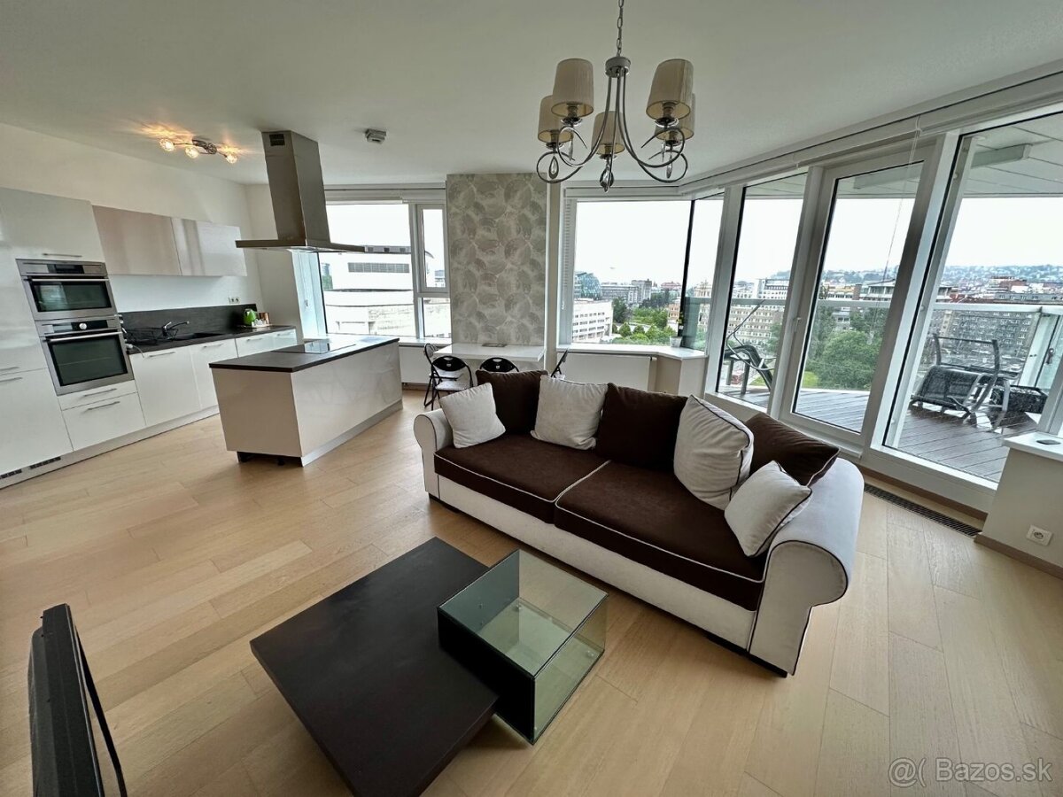 Prenájom 4 izbový byt na Landererovej ulici Bratislavy. - 3