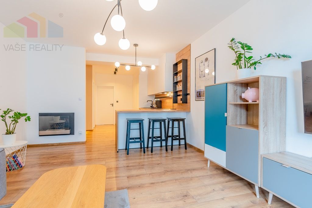 Na predaj luxusný 2-izbový byt s dvoma balkónmi, garážou a v - 3