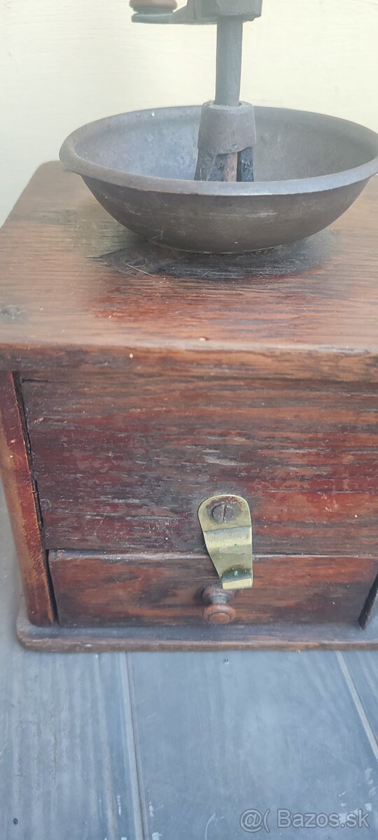 Starý veľký drevený mlynček - 3