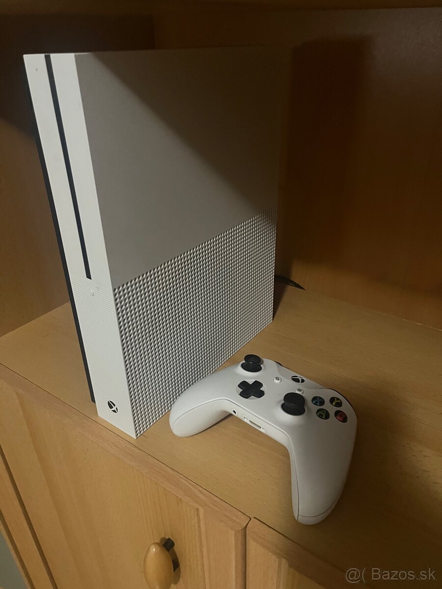 Xbox One 365Gb + ovládač a hry - 3