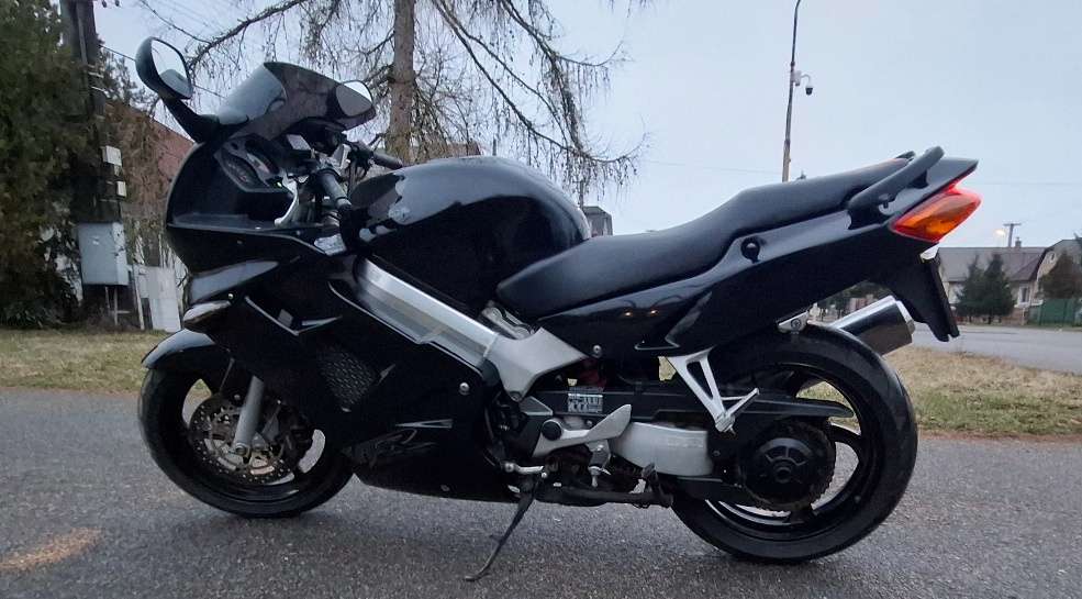 Honda vfr 800fi - 3
