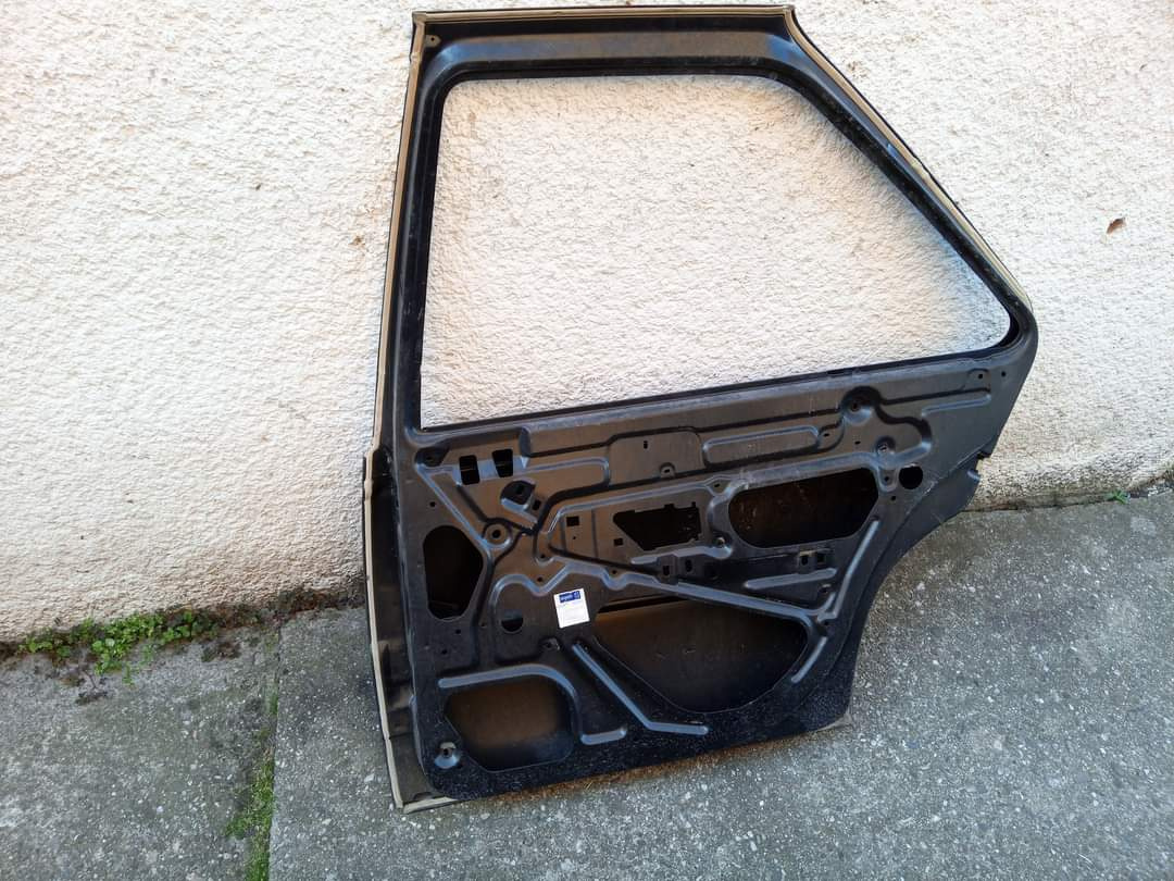 Predám náhradné diely na Peugeot 405 - 3