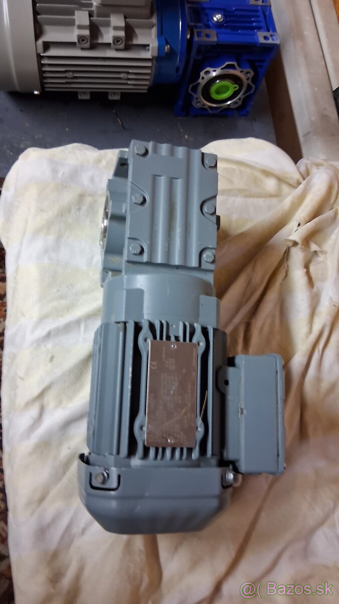 Elektromotor s prevodovkou SEW - 3