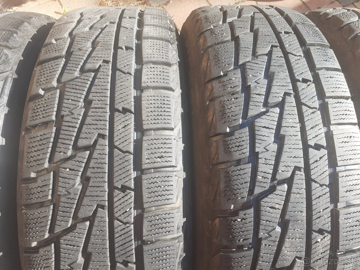 zimne 215/60 r17 - 3