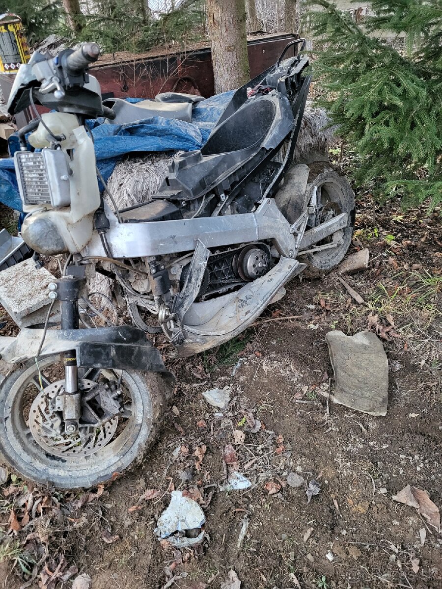 Skuter derbi gp 50 - 3